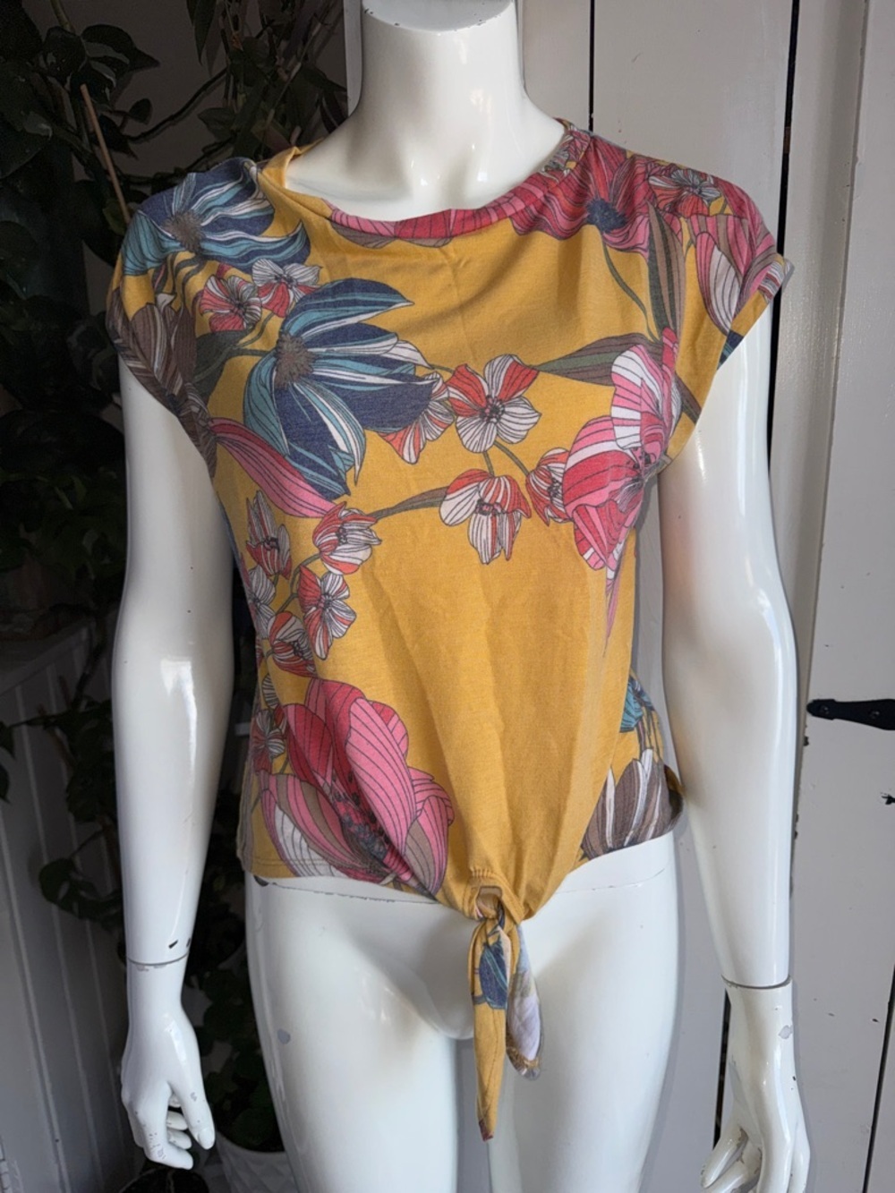Suzy Shier Floral Tie-Front Women's Top in Mustard Yellow XS